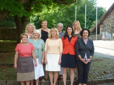 Der neue Vorstand von links:
hintere Reihe: Priska Seiler(Internet), Birgit Veith (Ehrenvorsitzende) Christiane Nowak (Schriftfhrerin), Sina Gund (Presse)
vordere Reihe: Traudel Zimmermann (Schatzmeisterin), Karin Schmeh (Stellvertreterin) Helga Gund (Bezirksvorsitzende), Vera Huber (Stellvertreterin), Veronika Netzhammer (Stellvertreterin)