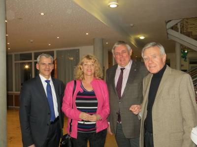  v.l.n.r. Dr.Patrick Rapp, Helga Gund, Karl-Josef Laumann, Eberhard Niethammer