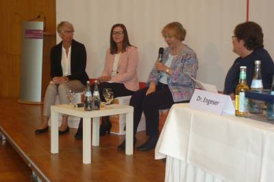 Dikussionsrunde mit der Bezirksvorsitzenden Nordwrttemberg,  Susanne Wetterich