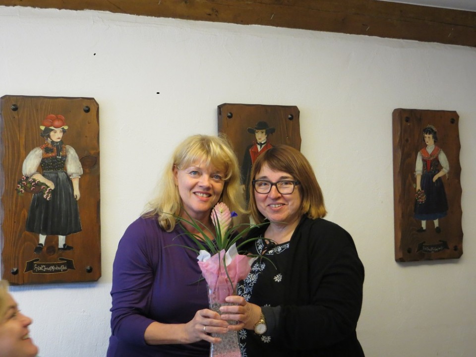 Helga Gund mit Doris Ensslin