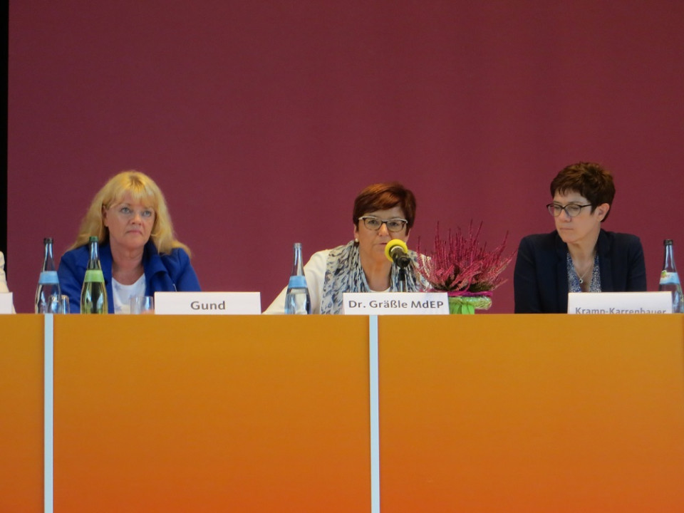 v.l.n.r. Helga Gund, stellv. Landesvorsitzende, Dr. Inge Grle, Landesvorsitzende, Annegret Kramp-Karrenbauer, Generalsekretrin der CDU Deutschland